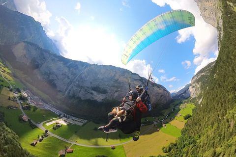 Mürren: Esperienza completa di volo tandem panoramico in parapendio