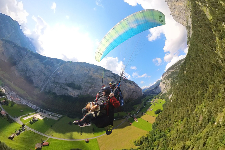 Mürren: loty paralotnią w tandemieLauterbrunnen-Mürren: loty paralotnią w tandemie