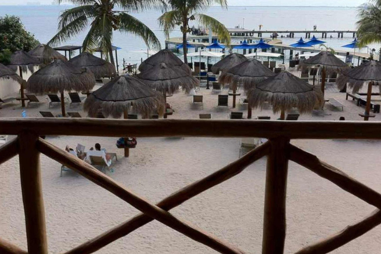 From Cancun: Isla Mujeres Ferry Trip with Buffet Lunch