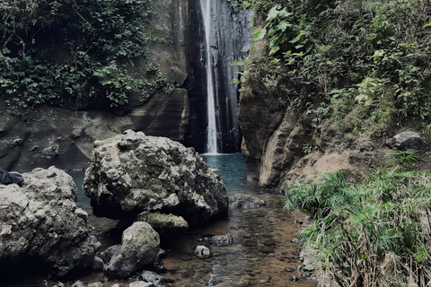 Yogyakarta: Hiking Nature Waterfall & Temples Tour Yogyakarta: Siluwok Waterfall & Temples Tour