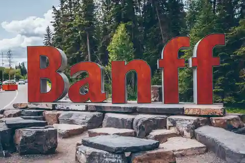 Banff Top 5 Lakes Tour with Banff Town & Surprise Corner