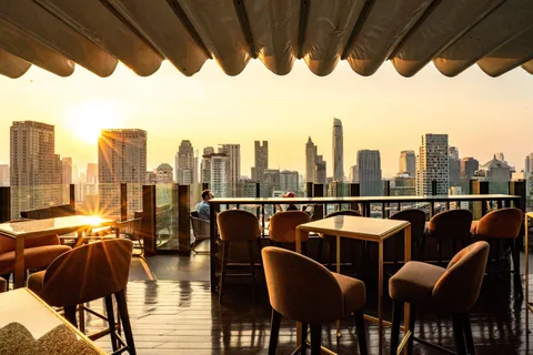Bangkok: CHAR Rooftop Bar Abendessen und Drinks