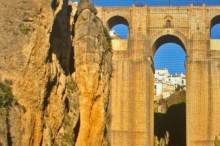 desde Marbella / Estepona: Excursión PRIVADA a Ronda incl. traslado y tapas