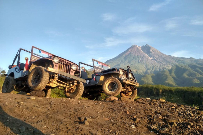 Yogyakarta: Passeio de jipe pelo Monte Merapi ao nascer do sol