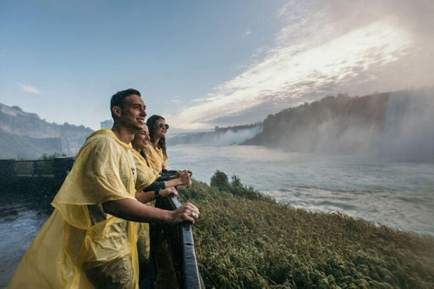 Toronto: Tour di un giorno alle Cascate del Niagara con crociera nella città del Niagara