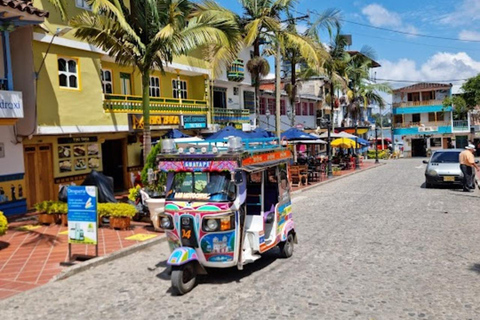 MEDELLIN: TOUR INGLÊS GUATAPE + PEÑOL VELHO + MALECON + BARCO RUMBERO