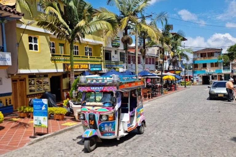 MEDELLIN: TOUR INGLÊS GUATAPE + PEÑOL VELHO + MALECON + BARCO RUMBERO