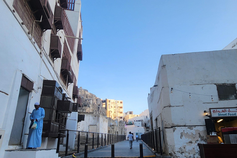 Jeddah: PRIVATE Tour Al Balad with A local Certified Guide