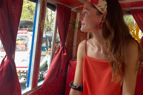 Zanzibar: tour in tuk-tuk di Stone Town al tramonto e mercato notturnoGruppo di 3 o più persone