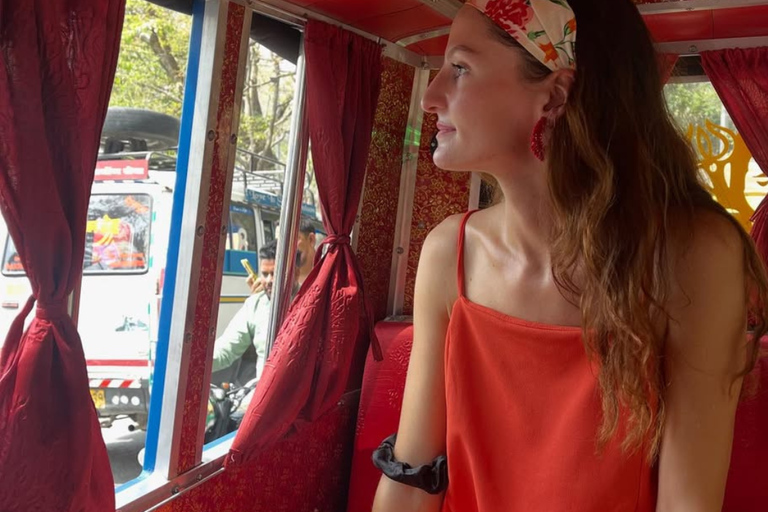 Zanzibar: tour in tuk-tuk di Stone Town al tramonto e mercato notturnoGruppo di 3 o più persone