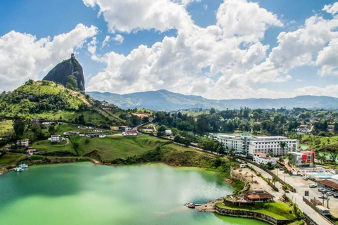 Medellin: Guatape el peñol med båt, frukost och lunch.