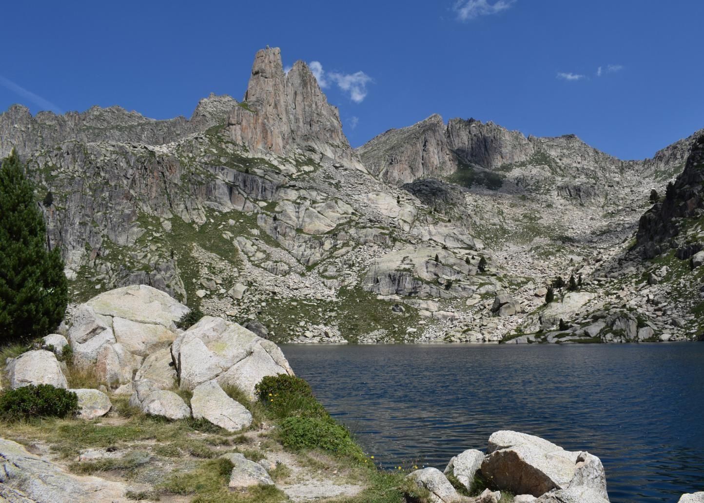 Entdecke den Nationalpark Aigüestortes: Geführte Wanderung nach Amitges