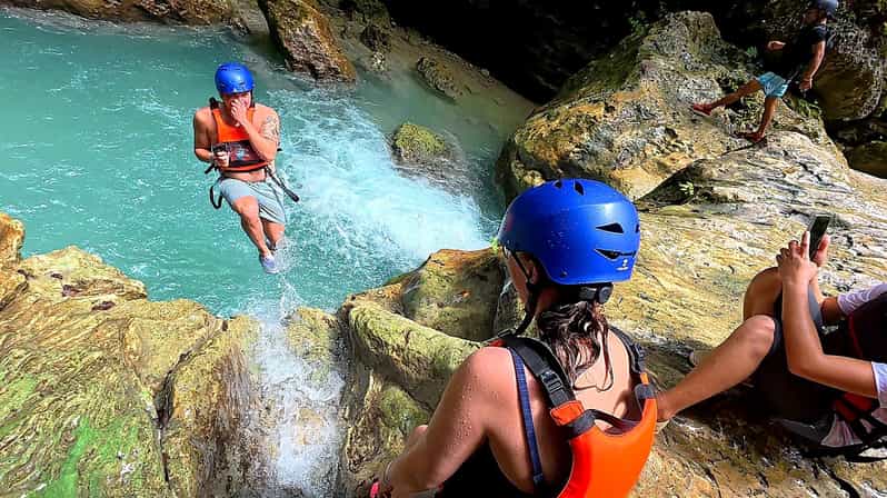 Cebu : excursion en canyoning aux chutes de Kawasan avec tyrolienne et déjeuner