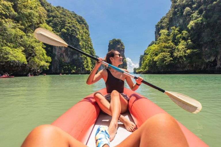 Phuket: Kajakarstwo morskie i wycieczka łodzią motorową Jamesa Bonda z lunchemKajakarstwo morskie i wycieczka łodzią motorową