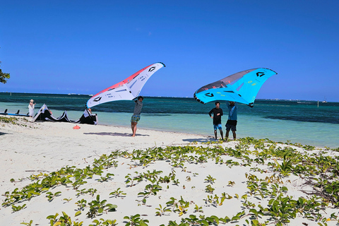 Cancún: Kitesurfing or Wingfoiling | Lessons Cancún: Wingfoil Lesson 2 Hrs