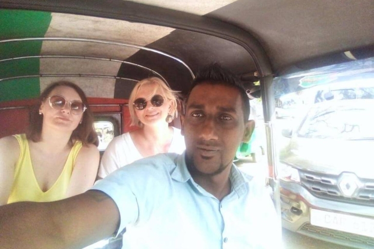Visita a la ciudad de Kandy en Tuk Tuk por Lanka Safe Tours