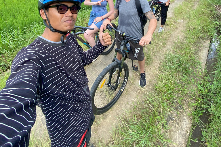 Ubud : PRIVATE Bike Tour inside Rice Field Ubud Countryside Sharing Group
