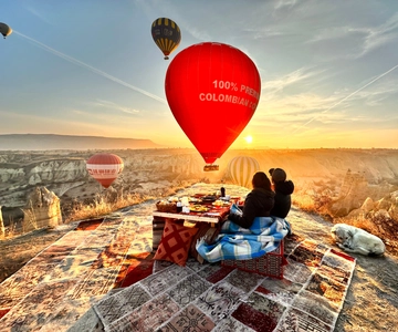 Frühstück mit Ballons im Tal (privater Tisch)
