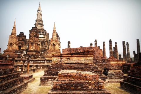 Niesamowita wycieczka do starożytnej świątyni AyutthayaStarożytna świątynia w Ayutthaya