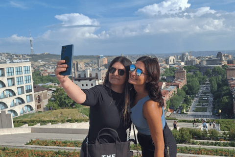 Walking City Tour in Yerevan with Brandy, 5 Wines &amp; Bread