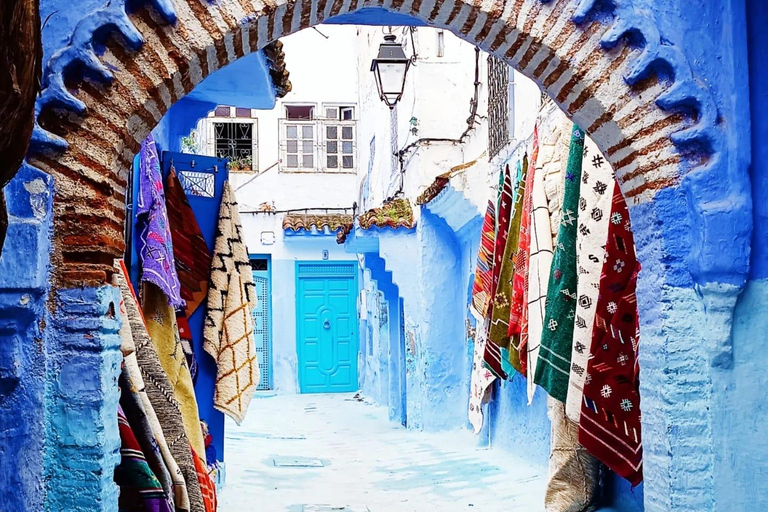 Au départ de Fès : Chefchaouen Excursion d&#039;une journée avec chauffeur pour un groupe de 8 personnes