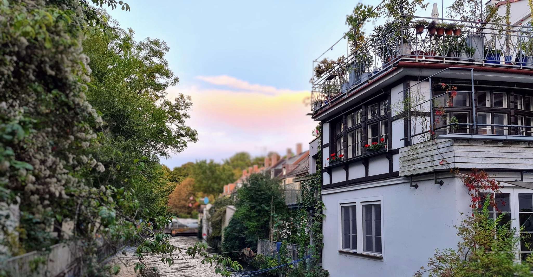 Hidden Architectural Gems of Munich (Max. 16 guests) photo 17