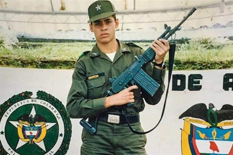 Medellín : visite d'une journée complète sur les traces de Pablo Escobar avec Carlos, l'ancien policierMedellín : visite guidée d'une journée complète sur les traces de Pabl