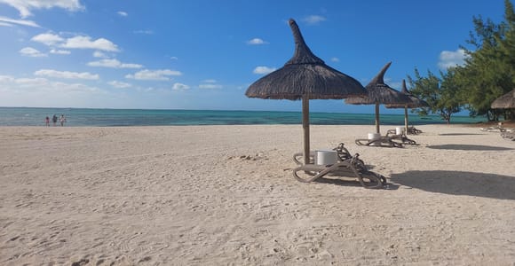 All inclusive Ile aux Cerfs Speedboat Tour with parasailing