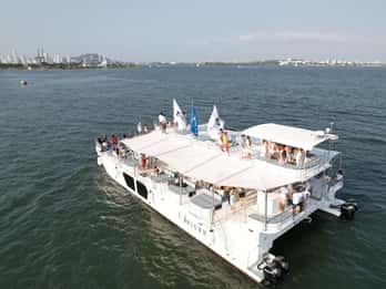 Cartagena : Visite de la baie de Catamarán au coucher du soleil avec boissons