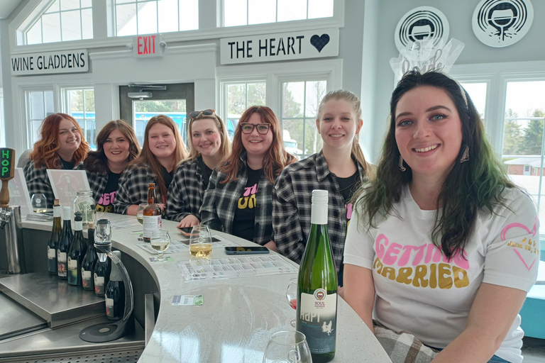 جولة النبيذ في مدينة ترافيرس سيتي القديمة بدون حافلات لكبار الشخصيات من جي إم سي سي يوكون