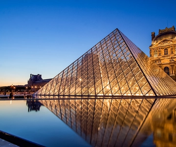 Paris: Louvre Reserved Access and Boat Cruise