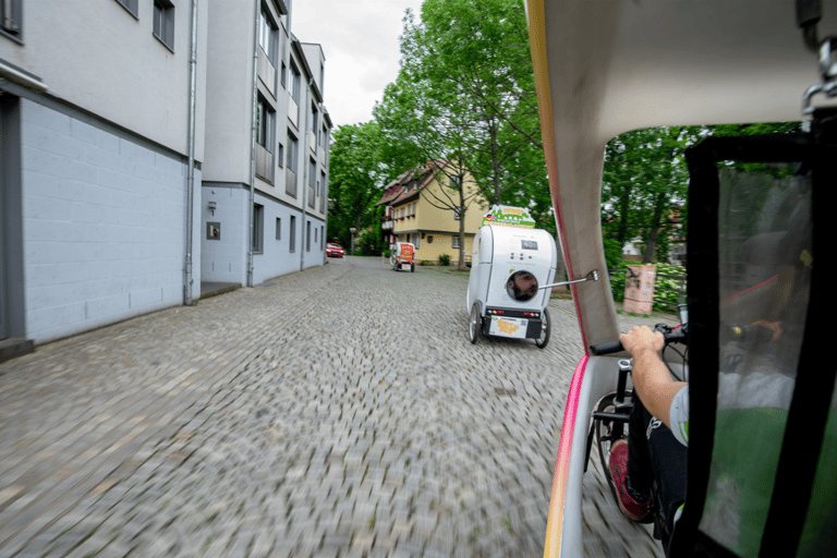 Erfurt : Visite des personnages télévisés KiKa pour enfants en cyclo-pousse