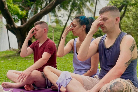 Bangkok: Ochtendyoga voor alle niveaus in Lumphini ParkBangkok: Yoga voor alle niveaus in het Lumphini Park