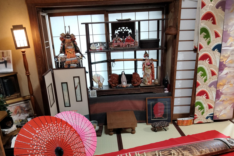 Hiroshima : Expérience de Kimono, Koto et Cérémonie du Thé SimpleKimono et cérémonie du thé simplifiée