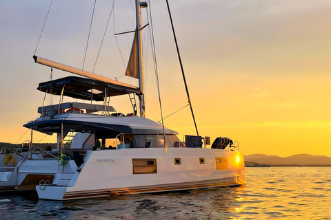 Au départ de La Canée : Excursion en catamaran l&#039;après-midi Dîner/boissons et coucher de soleil