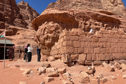 Wadi Rum: tour de medio día en jeep con guía beduino