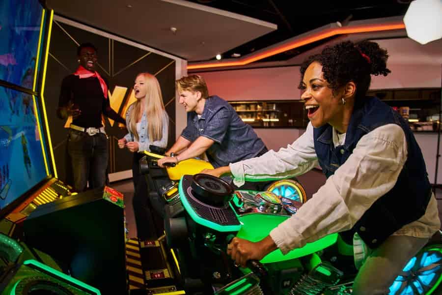 Arcade Gaming im LVL World of Gaming - direkt am Checkpoint Charlie. Foto: GetYourGuide Arcade Gaming im LVL World of Gaming - direkt am Checkpoint Charlie. Foto: GetYourGuide