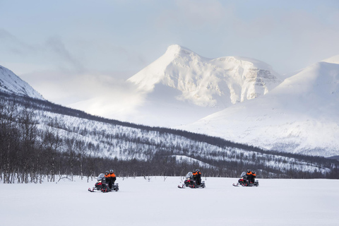 Tromsø: Fortgeschrittene Schneemobiltour mit Essen und Transfer