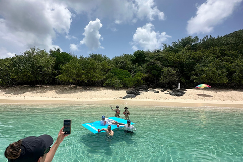 Fajardo: Culebra Island Private Boat Tour with Charcuterie