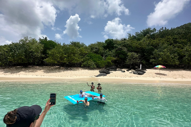 Fajardo: Culebra Island Private Boat Tour with Charcuterie