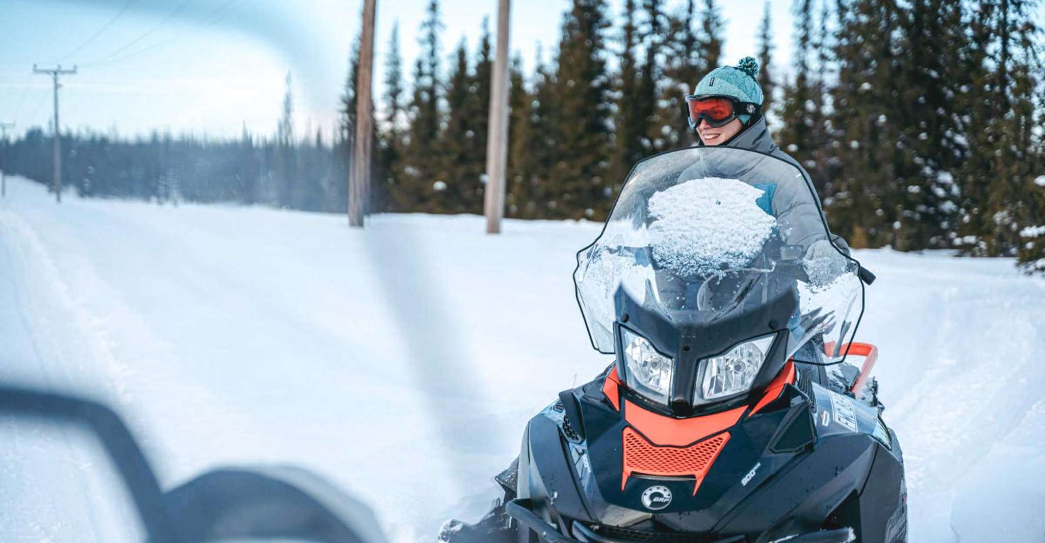 SnowmobileでのAurora Hunt-小グループ - Hizvo
