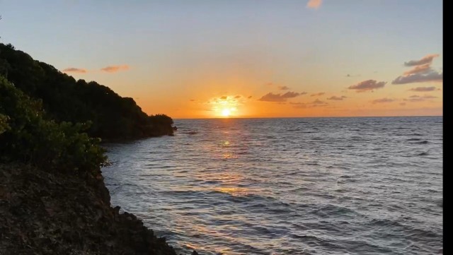 Visit Yoga au coucher du soleil pour le dernier jour de l'année in Guadeloupe