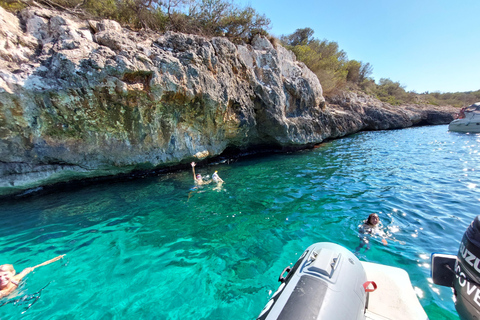 Boottocht vanuit Portocolom naar het natuurgebied Cala VarquesBoottocht van Portocolom naar het natuurgebied Cala Varques
