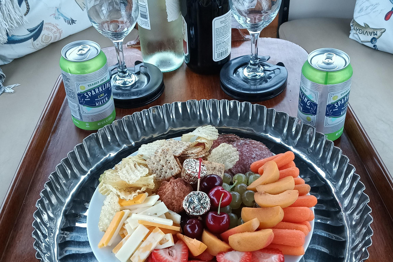 Los Angeles Luxus-Kreuzfahrt mit Wein, Charcuterie und SeelöwenGYG#1 Bootstour mit Wein &amp; Käse oder Überraschungsdinner Option