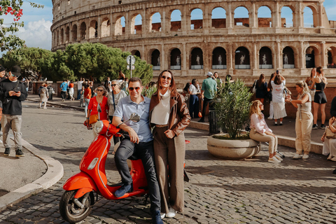 Rome: Vespa Ride in the Streets with Photography Vespa tour