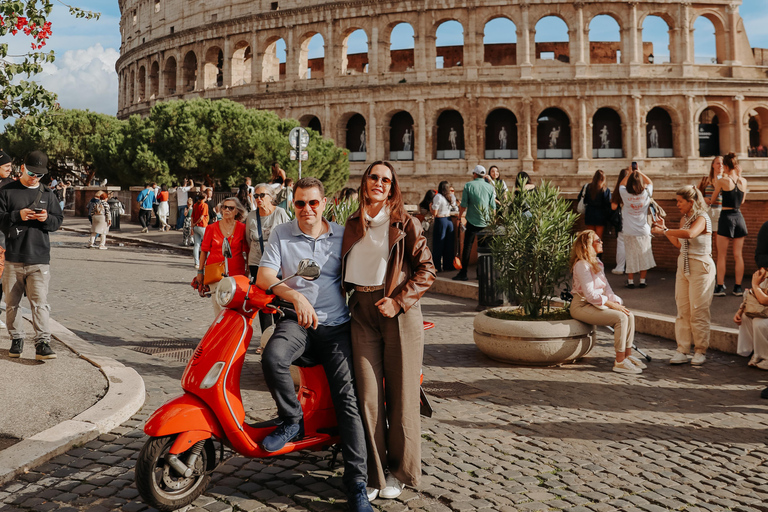 Rome: Vespa Ride in the Streets with Photography Vespa tour