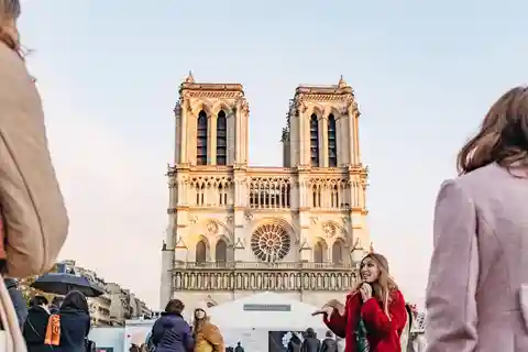 Paris: Full Day Tour with Louvre, Eiffel Tower & Notre Dame