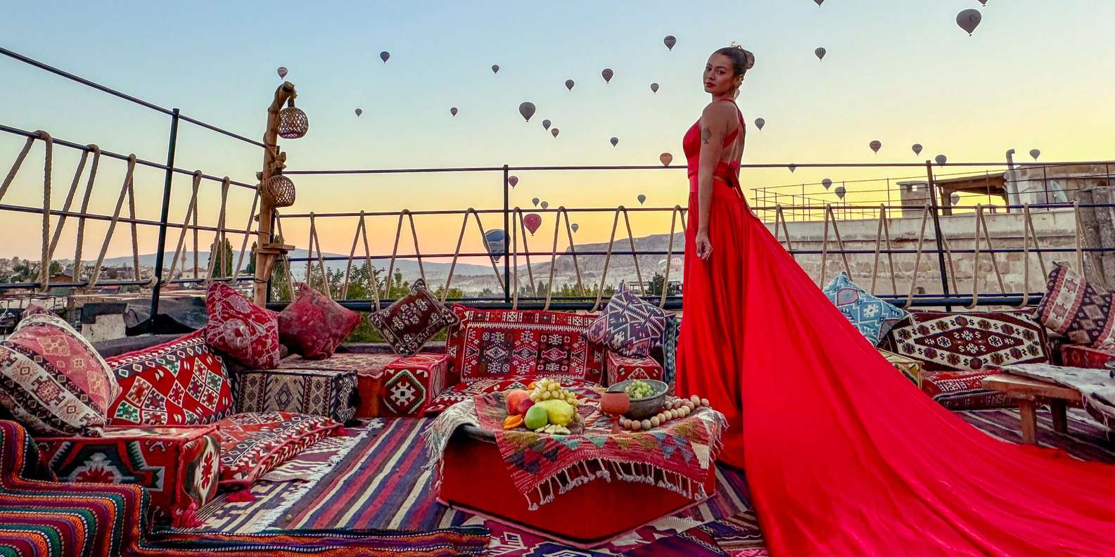 Cappadocia: Rooftop Photoshot with Hot Air Ballons