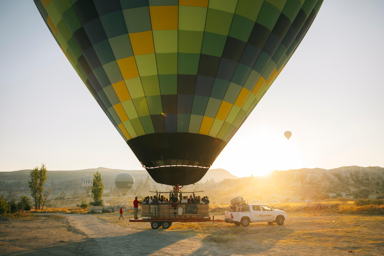 Cappadocia: Hot Air Balloon Flight Experience Over Göreme at Sunrise