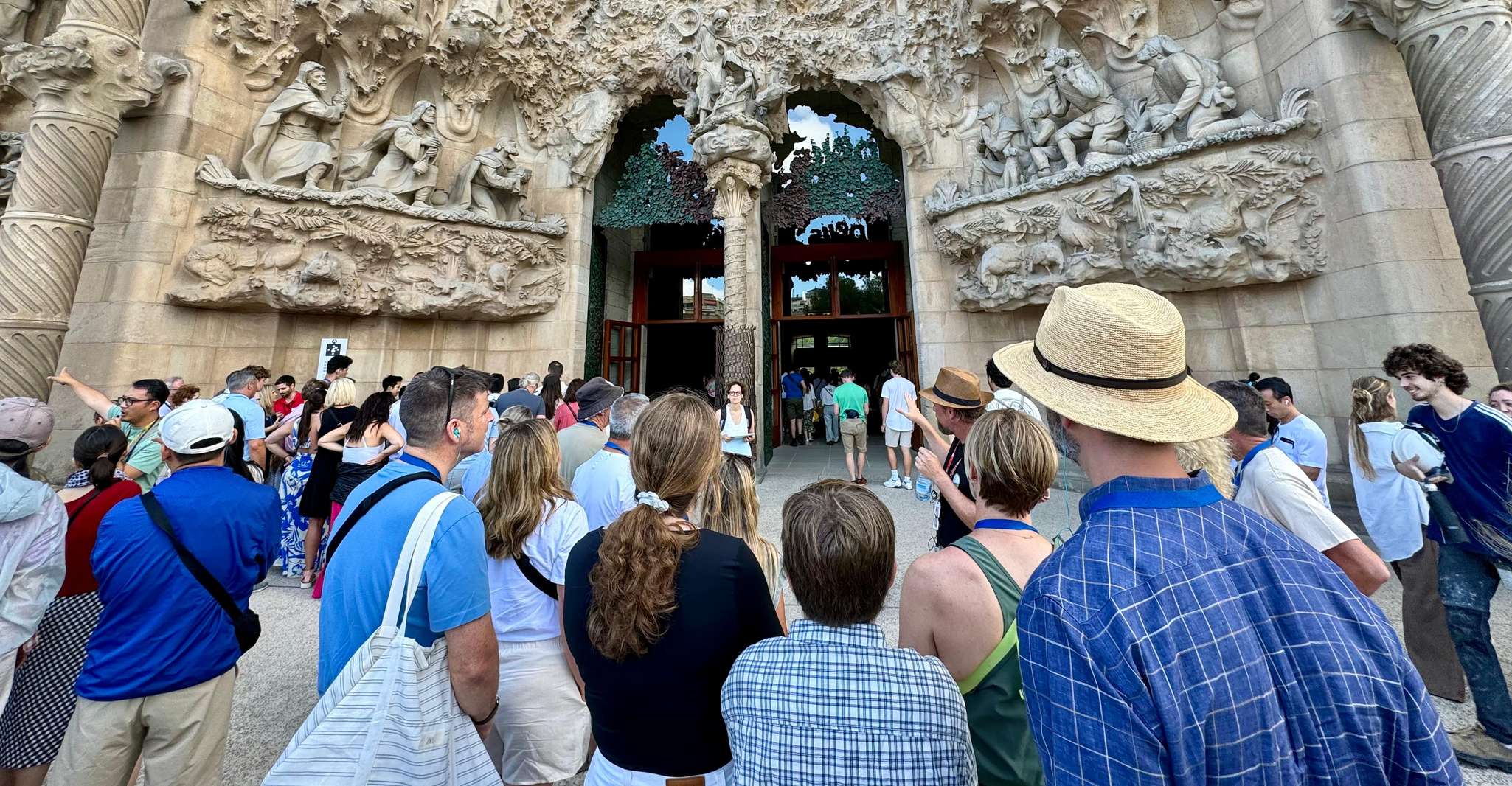 Barcelona: Sagrada Familia Entry Ticket and Guided Tour photo 5
